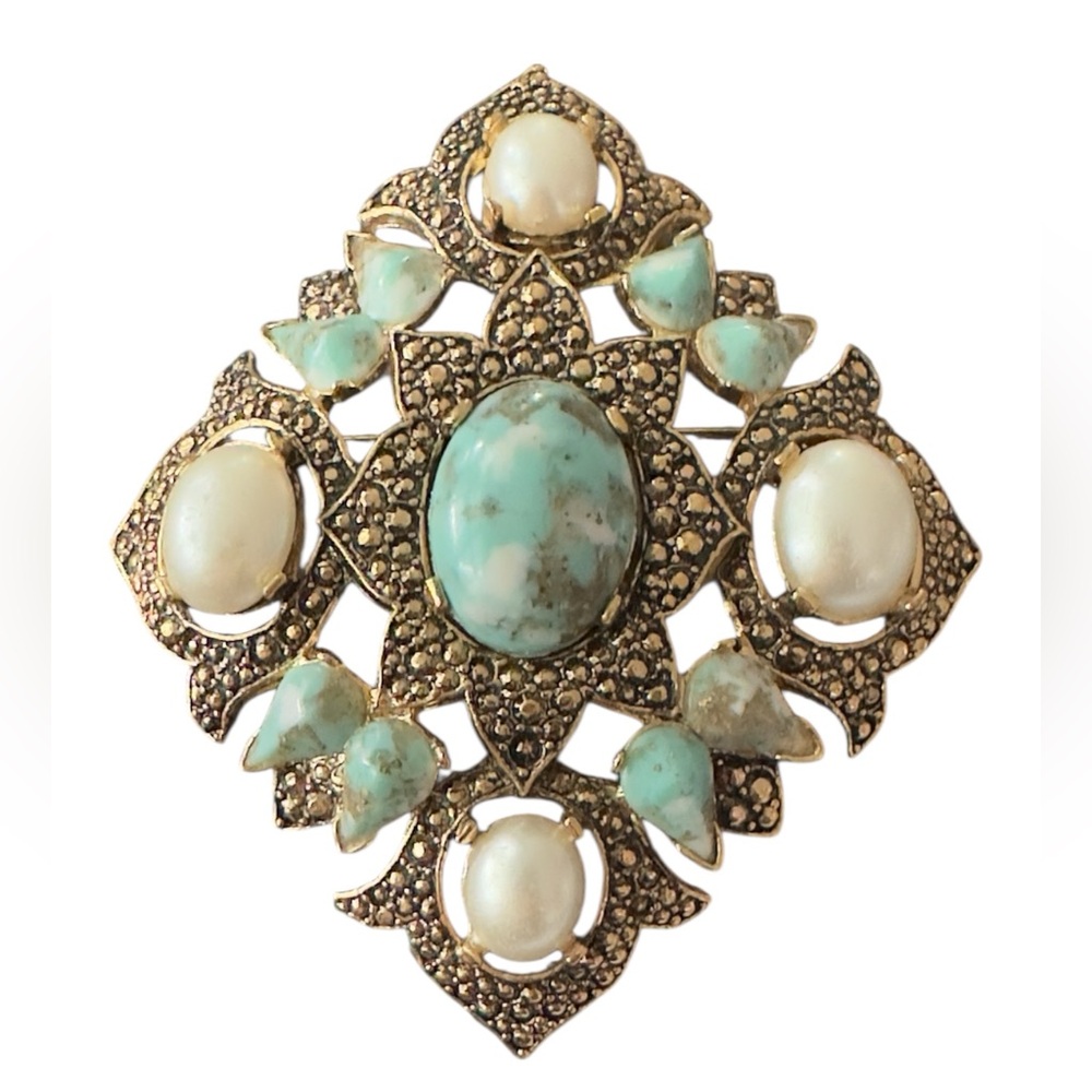 Sarah Coventry Vintage Turquoise and Pearl Cabochon stones. Brooch/Pendant